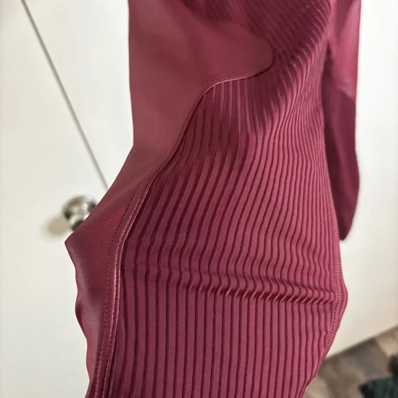 Fabletics Motion365+ Contour High-Waisted Legging in Merlot - Picture 16 of 16